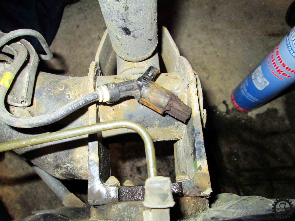 ABS Sensor hinten wechseln Golf III Jones' Werkstatt