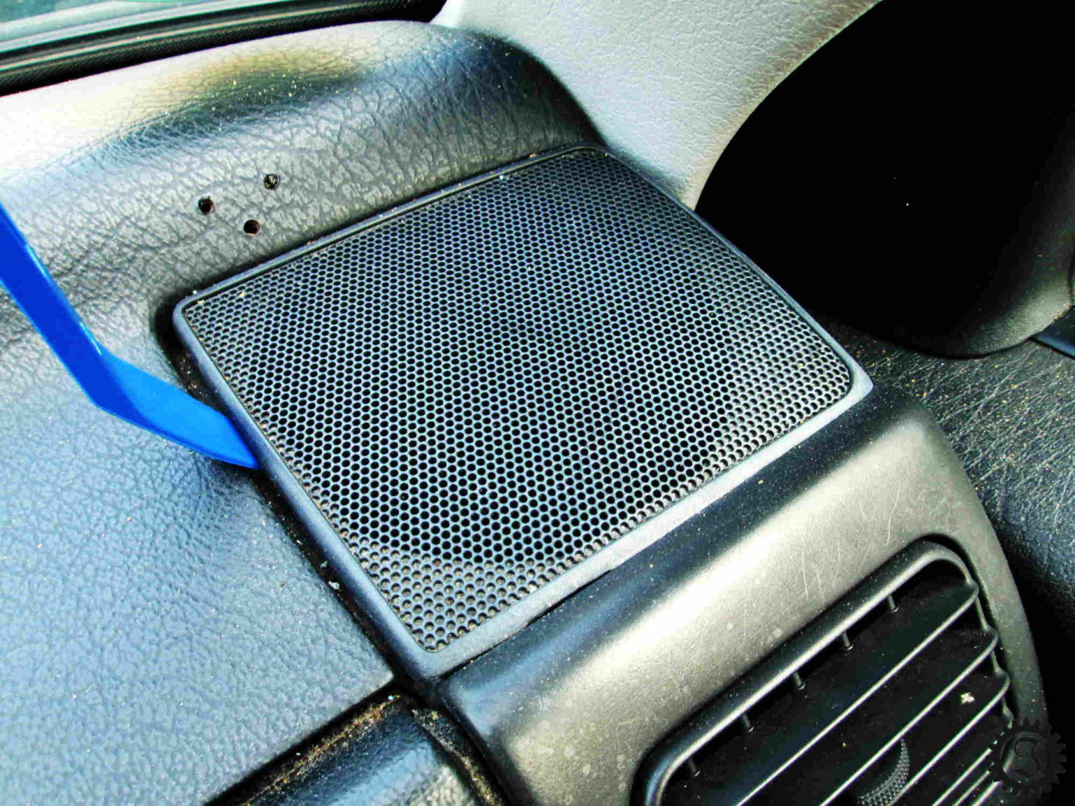 Neue Lautsprecher einbauen Golf III Jones